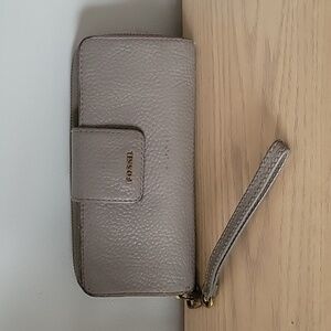 Fossil Large Stone Gray Pebbled Leather Full Zip Wristlet Wallet